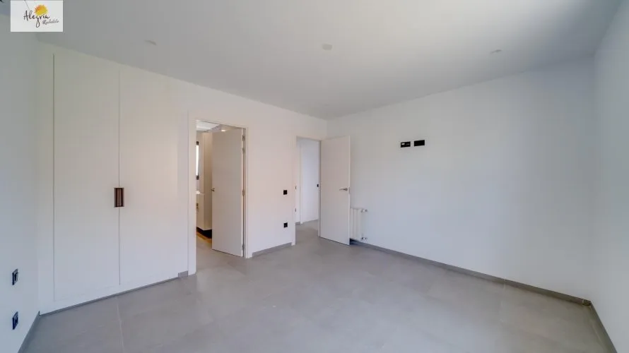 Villa de 5 dormitorios en Calpe, Spain No. 1105 № 11