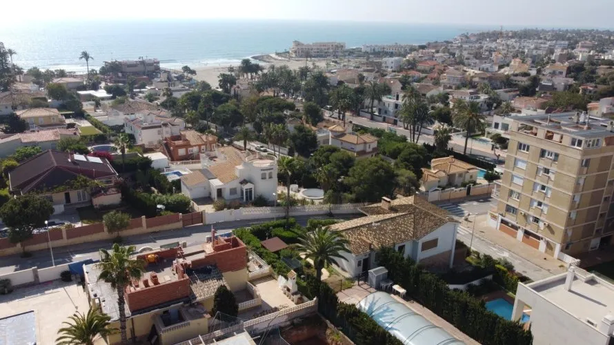 Villa de 4 dormitorios en La Zenia, España No. 987 № 13