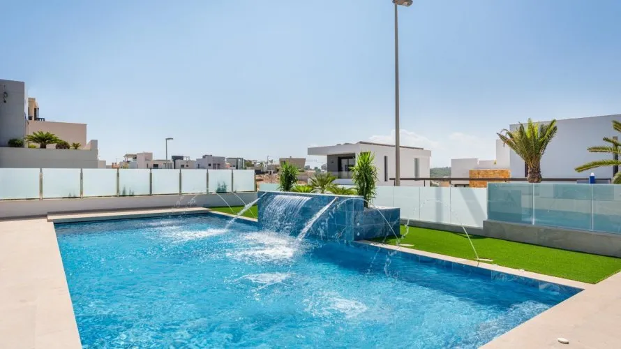 Villa de 3 dormitorios en Campoamor, España No. 1195 № 1