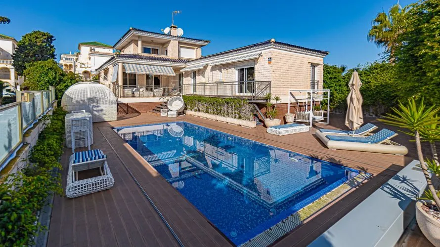 Villa de 370m² en La Mata, Spain No. 1389