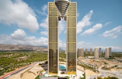 Apartamento de 3 dormitorios en Benidorm, Spain No. 1057