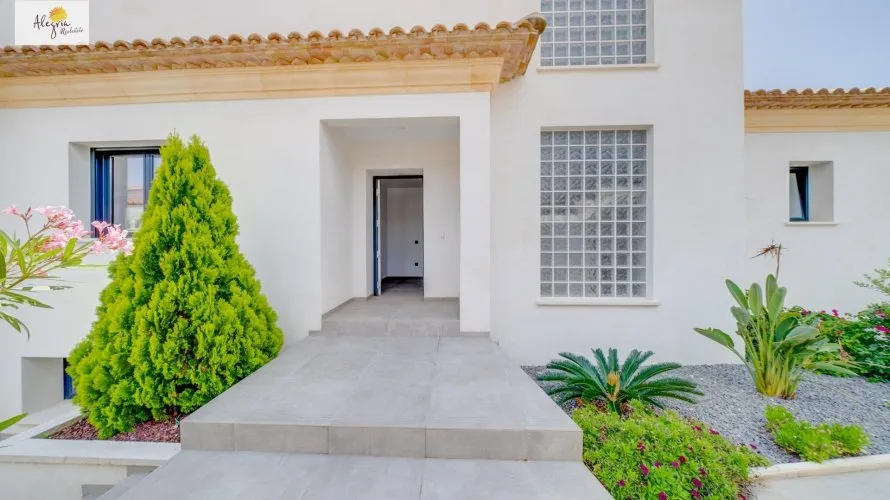 Villa de 5 dormitorios en Calpe, Spain No. 1105