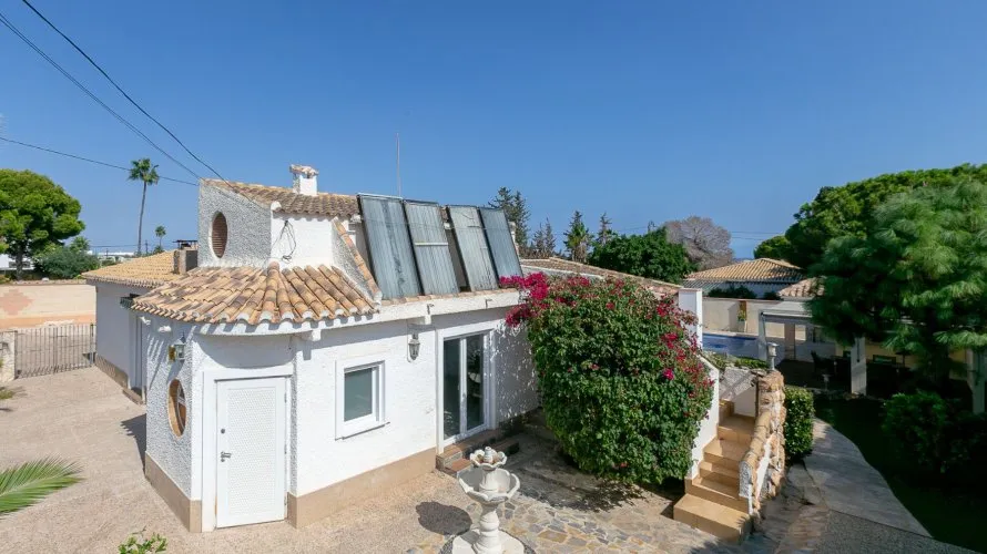 Villa de 344m² en Alicante, Spain No. 1393