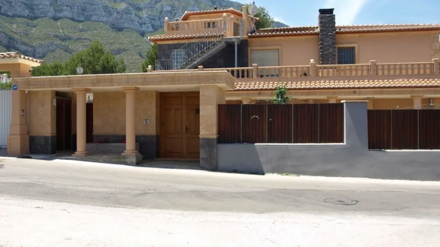 Villa de 11 dormitorios en Dénia, España No. 1001