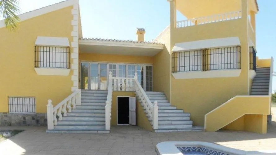 Villa de 3 dormitorios en La Manga del Mar Menor, Spain No. 989 № 3