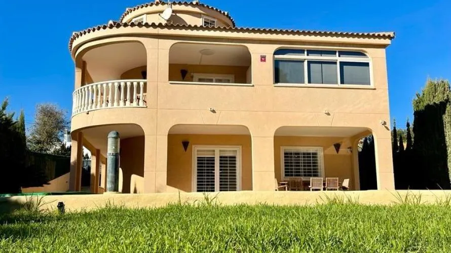Villa de 4 dormitorios en Torrevieja, España No. 923 № 19