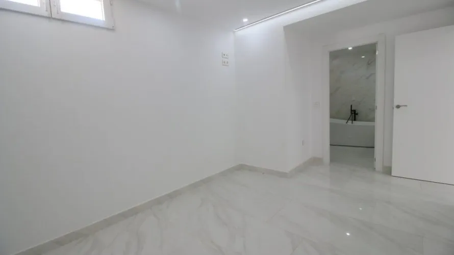 Apartamento de 4 dormitorios en La Torre, España No. 1025 № 22