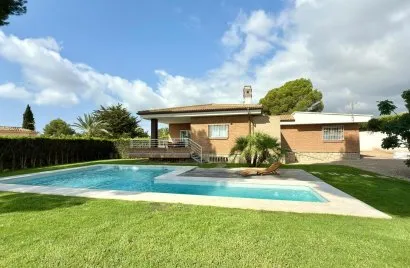 Villa de 3 dormitorios en La Nucia, España No. 968