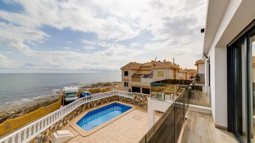 Villa de 210m² en Torrevieja, Spain No. 1253 № 2