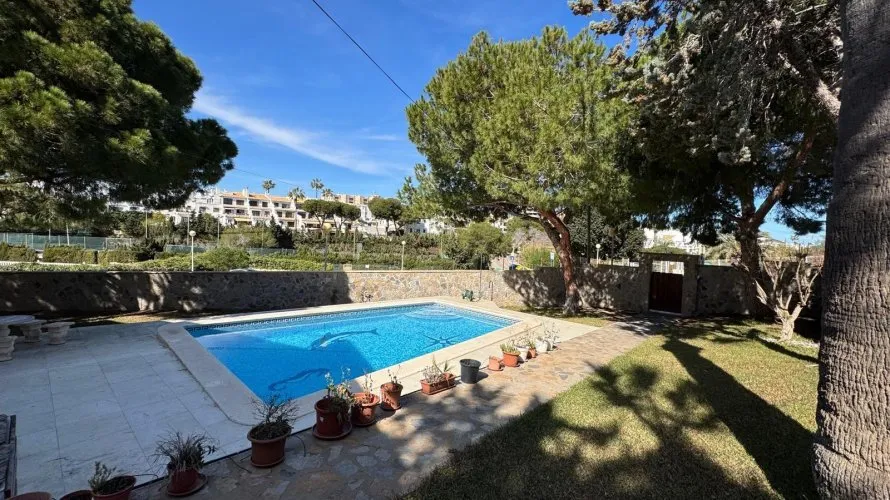 Villa de 3 dormitorios en Cabo Roig, España No. 927 № 2