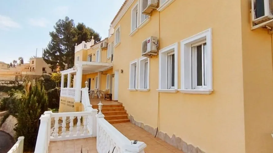 Villa de 8 dormitorios en Maryvilla, España No. 1080 № 1