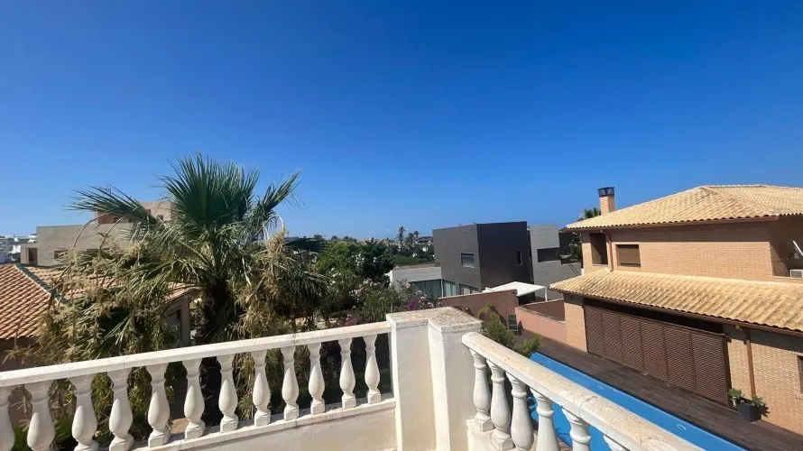 Сasa de 5 dormitorios en Torrevieja, España No. 1300 № 6