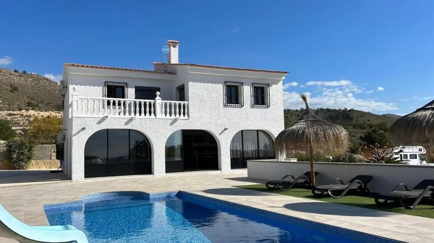 Сasa de 4 dormitorios en Villajoyosa, España No. 1303 № 28