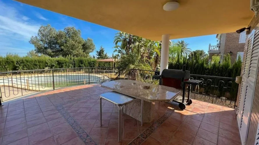 Apartamento de 4 dormitorios en Manises, España No. 1447 № 3