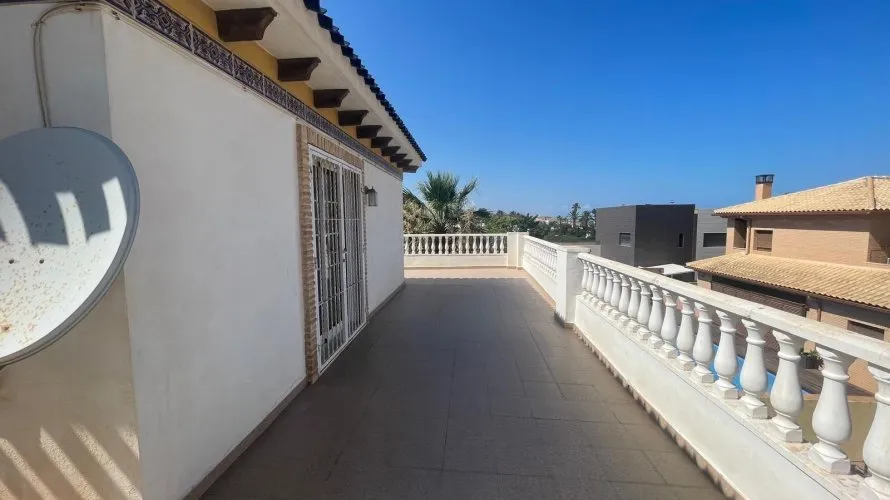 Сasa de 5 dormitorios en Torrevieja, España No. 1300 № 1
