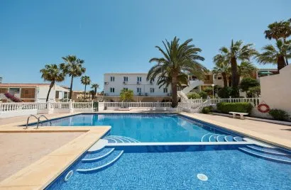 Hotel de 19 dormitorios en Cabo De Las Huertas, España No. 1497