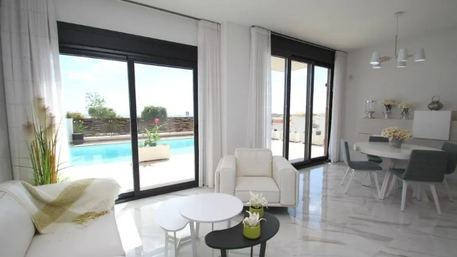 Villa de 3 dormitorios en San Miguel de Salinas, Spain No. 1045 № 2