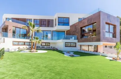 Villa de 4 dormitorios en Benidorm, Spain No. 1116