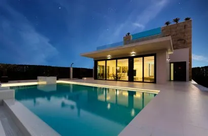 Villa de 4 dormitorios en Campoamor, España No. 1193