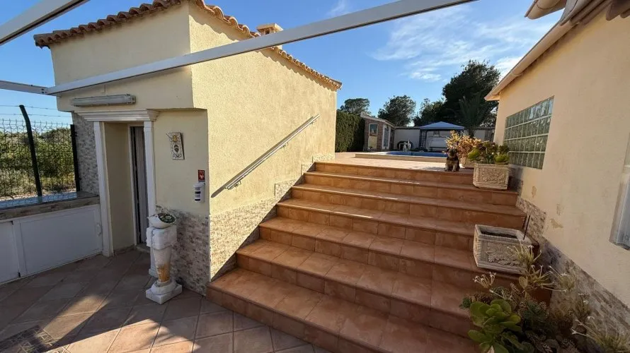 Villa de 4 dormitorios en Villamartin, Spain No. 1403 № 10
