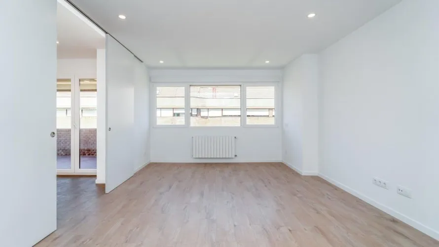 Apartamento de 4 dormitorios en Madrid, España No. 1115 № 1