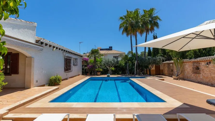 Villa de 4 dormitorios en Alicante, España No. 1269 № 3