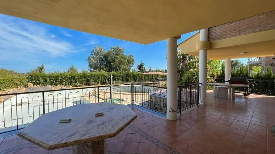 Apartamento de 4 dormitorios en Manises, España No. 1447 № 5