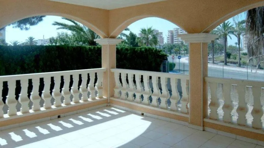 Villa de 3 dormitorios en La Manga del Mar Menor, Spain No. 989 № 2