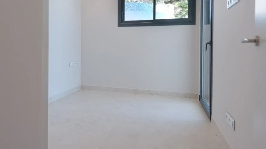 Apartamento de 4 dormitorios en Benidorm, España No. 1038 № 25