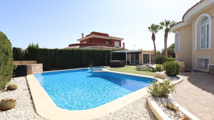 Apartamento de 3 dormitorios en Dona Pepa, Spain No. 1185 № 1