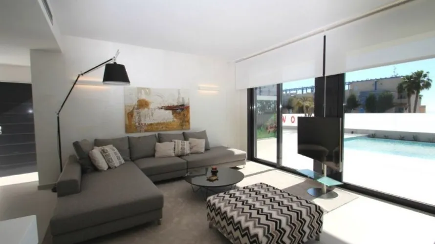 Villa de 197m² en La Zenia, España No. 977 № 6