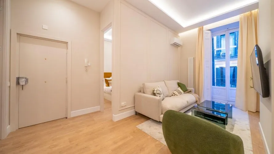 Apartamento de 3 dormitorios en Madrid, Spain No. 951 № 4