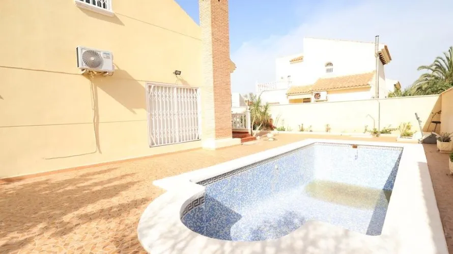Apartamento de 4 dormitorios en Playa Flamenca II, España No. 1204 № 19