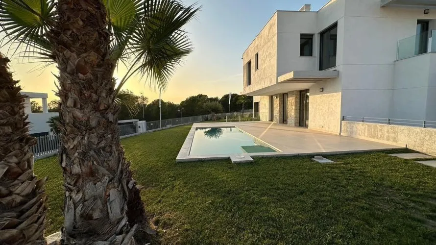 Villa de 4 dormitorios en Finestrat, España No. 1236 № 6