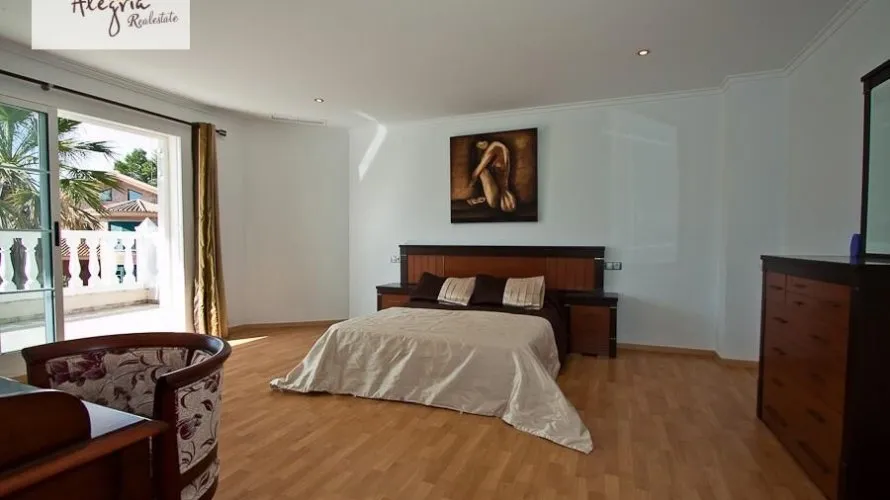 Apartamento de 4 dormitorios en L'Eliana, Spain No. 1446 № 10