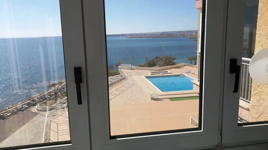 Apartamento de 4 dormitorios en Torrevieja, Spain No. 935 № 3
