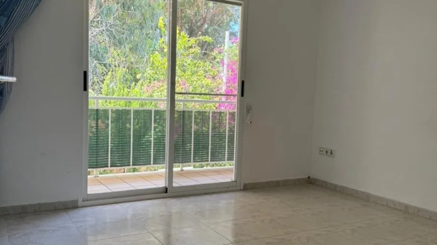 Сasa de 3 dormitorios en Albir, España No. 1255 № 10