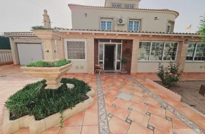 Villa de 5 dormitorios en Torrevieja, Spain No. 1251