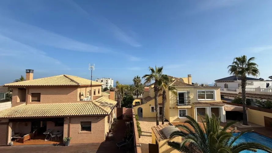 Сasa de 3 dormitorios en Torrevieja, España No. 1385 № 19