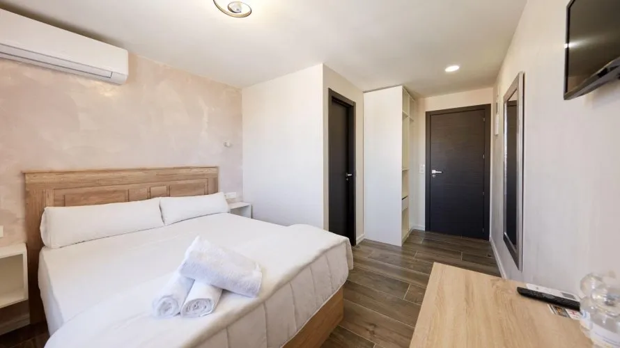 Hotel de 19 dormitorios en Cabo De Las Huertas, España No. 1497 № 8