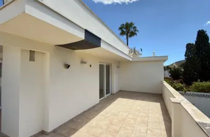 Сasa de 4 dormitorios en Albir, Spain No. 1438