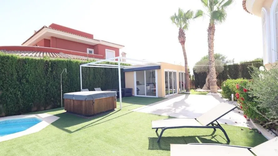 Apartamento de 3 dormitorios en Dona Pepa, Spain No. 1185 № 2