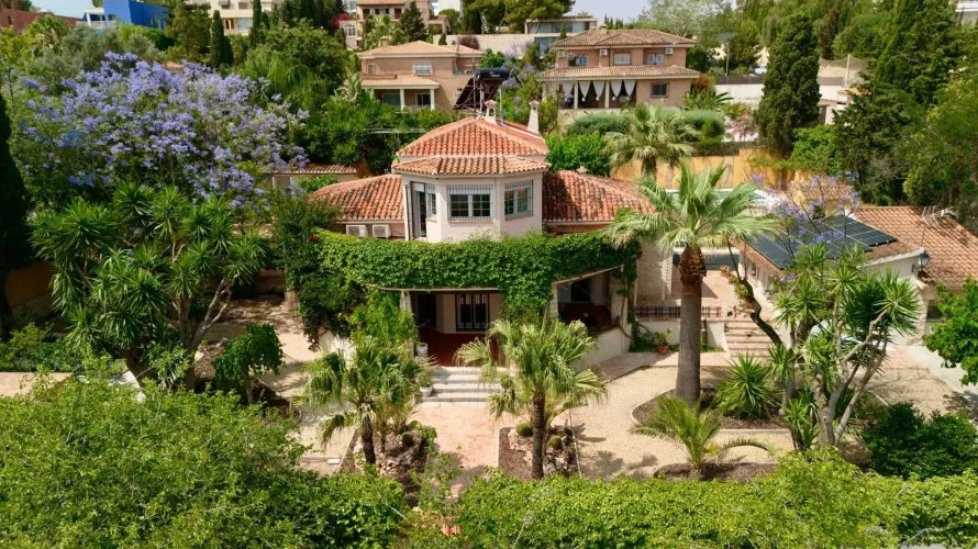 Apartamento de 6 dormitorios en Alicante, España No. 1271