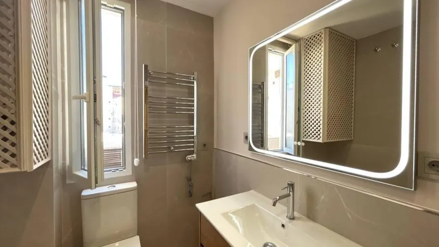 Apartamento de 2 dormitorios en Madrid, Spain No. 1380 № 24