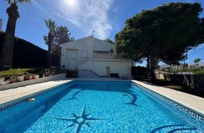 Villa de 3 dormitorios en Cabo Roig, Spain No. 927
