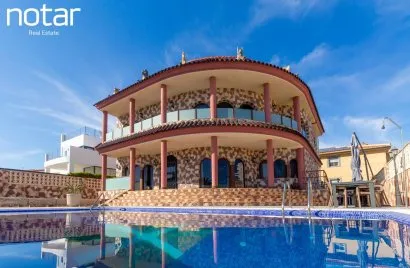 Villa de 624m² en La Zenia, España No. 1591