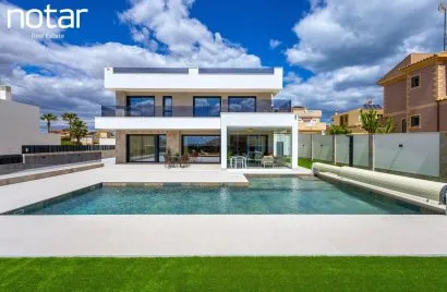 Villa de 234m² en Torrevieja, España No. 1641