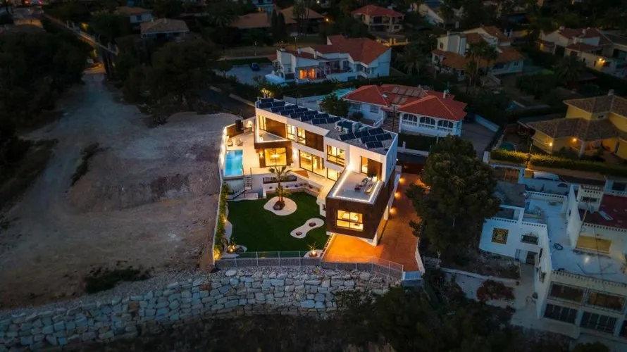Villa de 4 dormitorios en Benidorm, España No. 1644 № 2