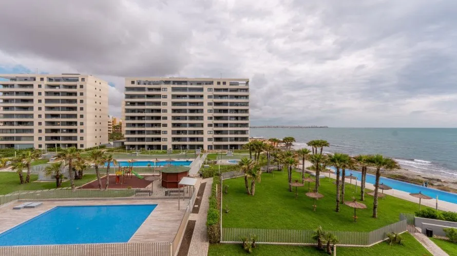 Apartamento de 98m² en Torrevieja, España No. 1589 № 2