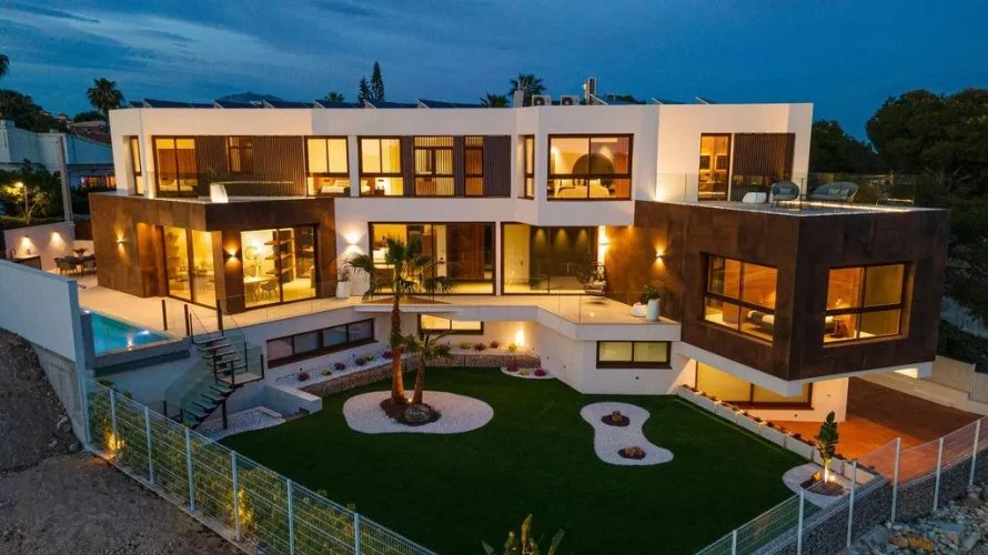 Villa de 4 dormitorios en Benidorm, España No. 1644